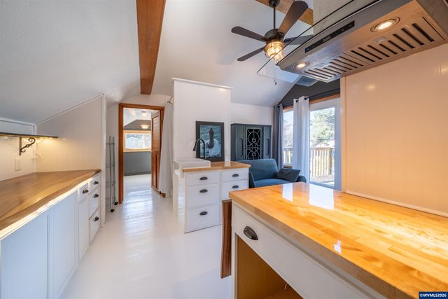 43 NW Knoxville St, Yachats, OR 97498