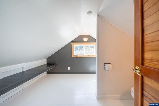 43 NW Knoxville St, Yachats, OR 97498