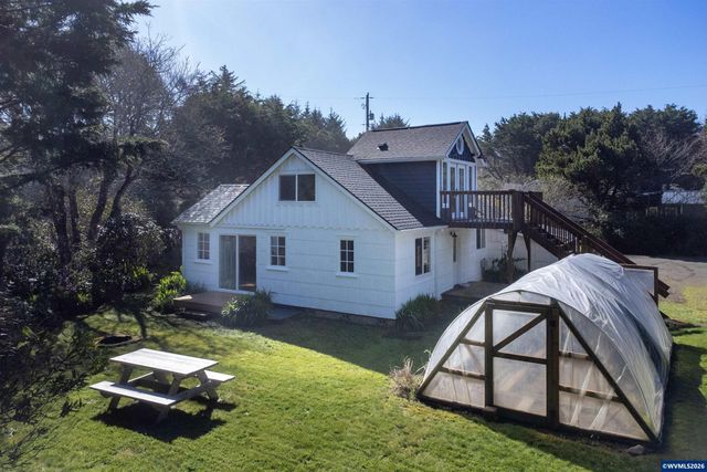 43 NW Knoxville St, Yachats, OR 97498