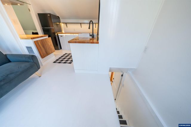 43 NW Knoxville St, Yachats, OR 97498