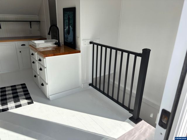 43 NW Knoxville St, Yachats, OR 97498