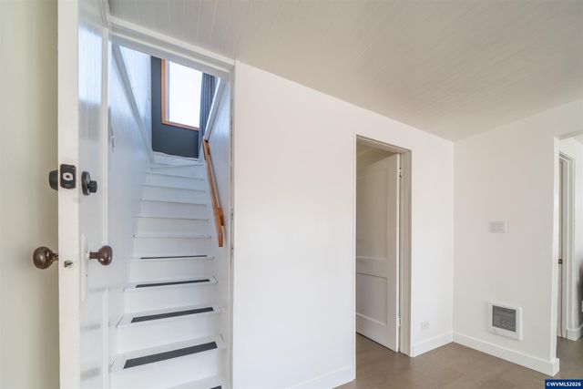 43 NW Knoxville St, Yachats, OR 97498