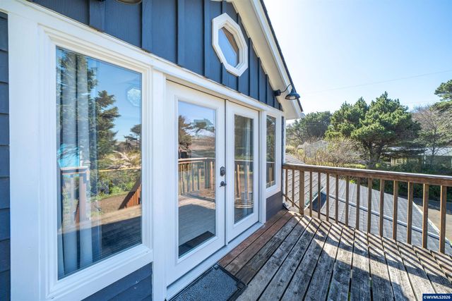 43 NW Knoxville St, Yachats, OR 97498