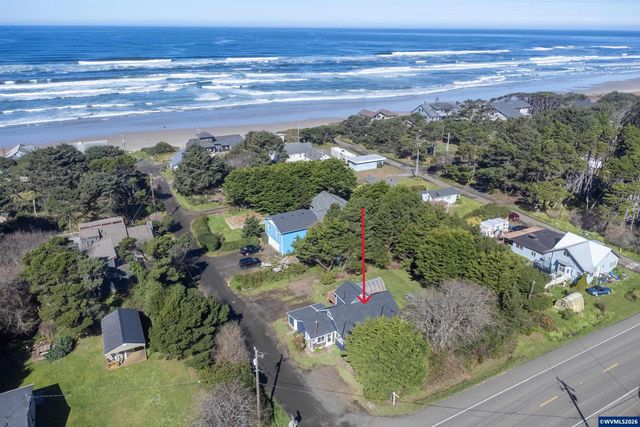 43 NW Knoxville St, Yachats, OR 97498