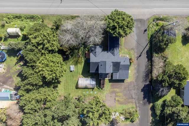 43 NW Knoxville St, Yachats, OR 97498