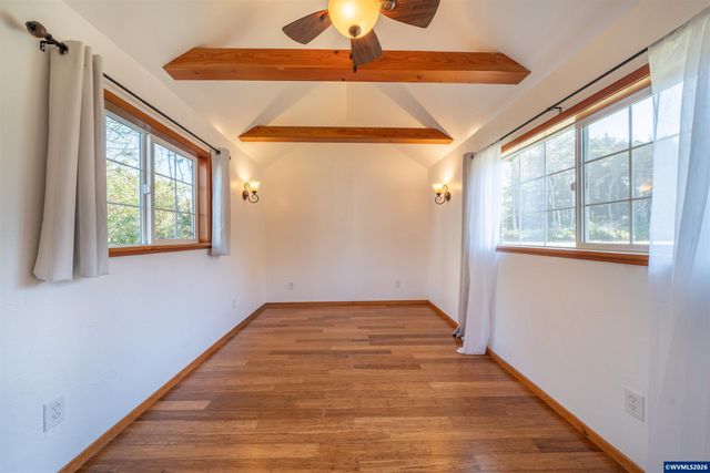 43 NW Knoxville St, Yachats, OR 97498