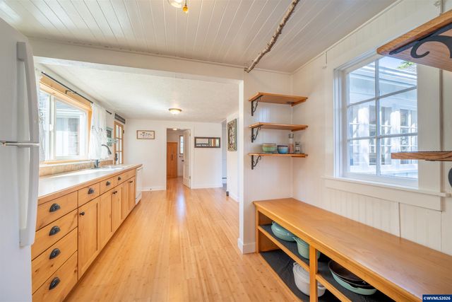 43 NW Knoxville St, Yachats, OR 97498