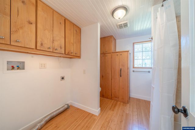 43 NW Knoxville St, Yachats, OR 97498