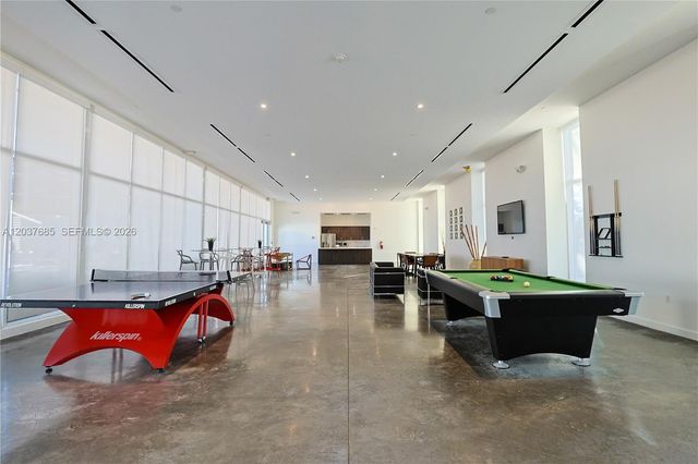 15051 Royal Oaks Lane 401, North Miami, FL 33181