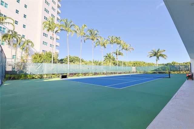 15051 Royal Oaks Lane 401, North Miami, FL 33181