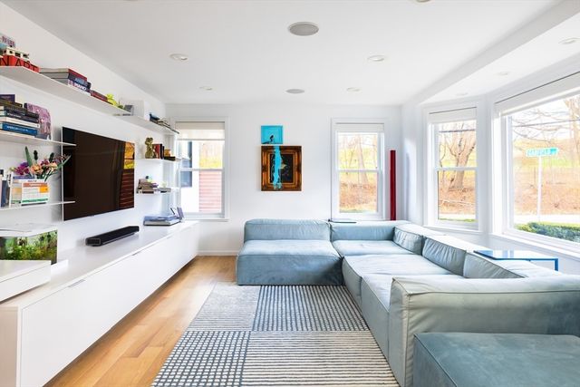 122 Garfield St, Watertown, MA 02472