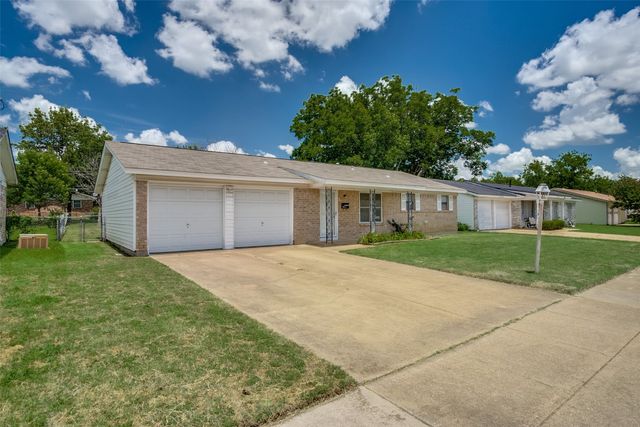 713 E Glendale Street, Crowley, TX 76036