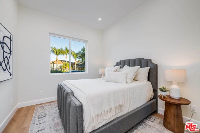 421 N Catalina Street, Burbank, CA 91505