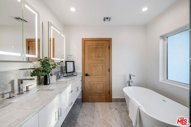 421 N Catalina Street, Burbank, CA 91505