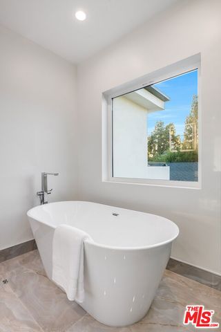 421 N Catalina Street, Burbank, CA 91505