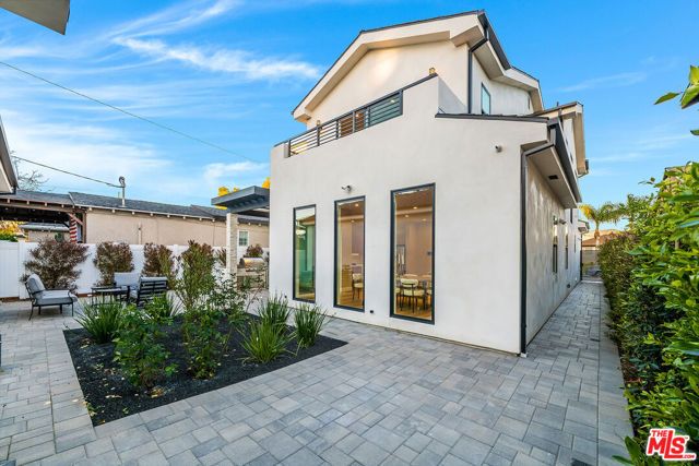 421 N Catalina Street, Burbank, CA 91505