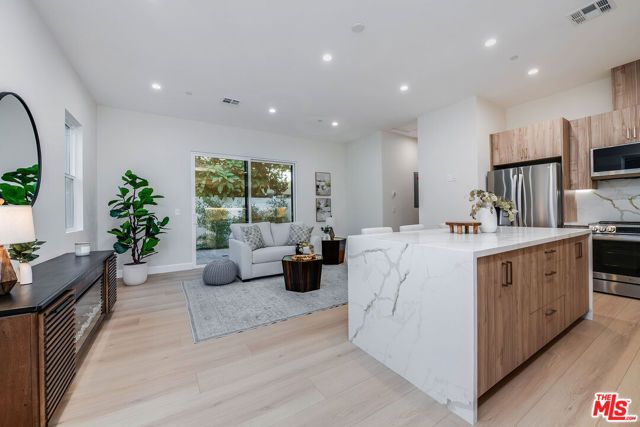 421 N Catalina Street, Burbank, CA 91505