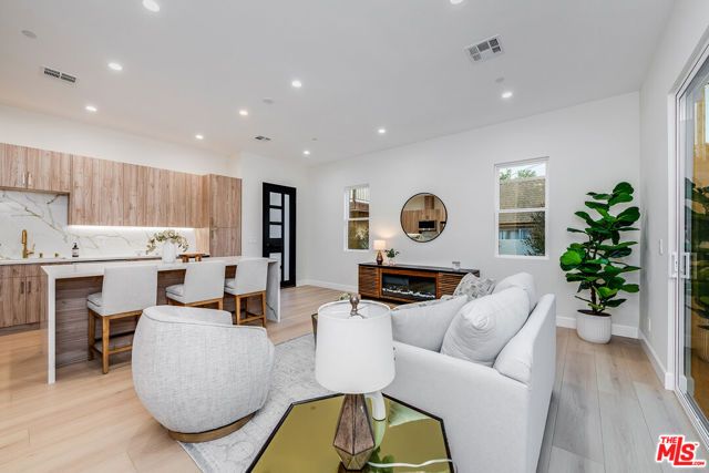 421 N Catalina Street, Burbank, CA 91505