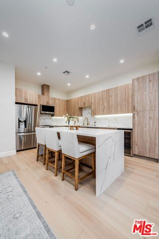 421 N Catalina Street, Burbank, CA 91505