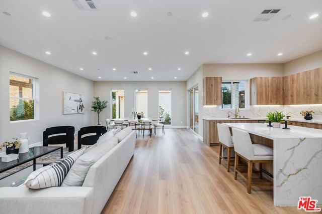 421 N Catalina Street, Burbank, CA 91505