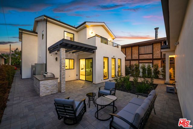 421 N Catalina Street, Burbank, CA 91505