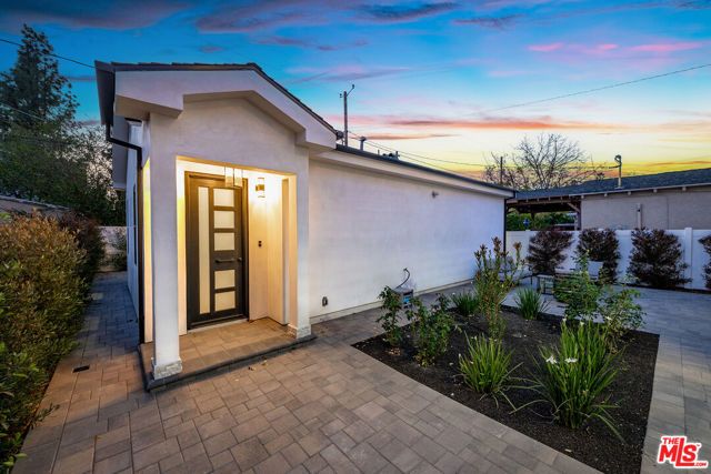 421 N Catalina Street, Burbank, CA 91505