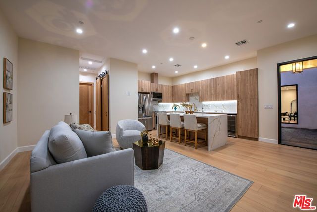 421 N Catalina Street, Burbank, CA 91505