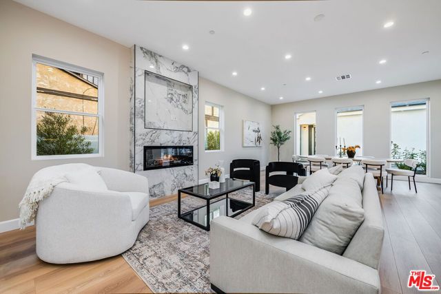 421 N Catalina Street, Burbank, CA 91505