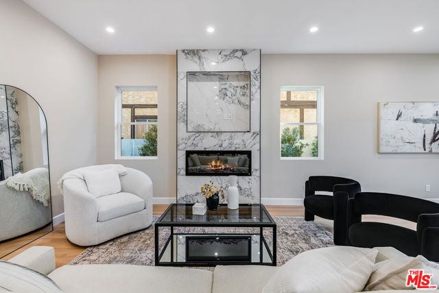 421 N Catalina Street, Burbank, CA 91505