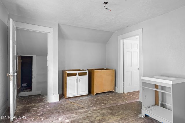 5530 N Broadway St, Knoxville, TN 37918