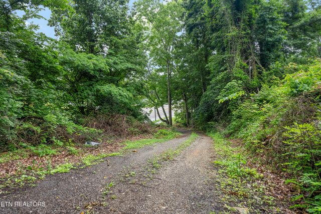 5530 N Broadway St, Knoxville, TN 37918