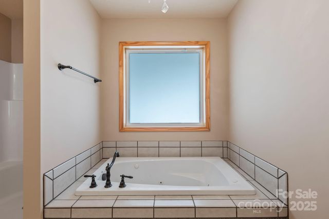 40 Forge Valley Drive, Mills River, NC 28759