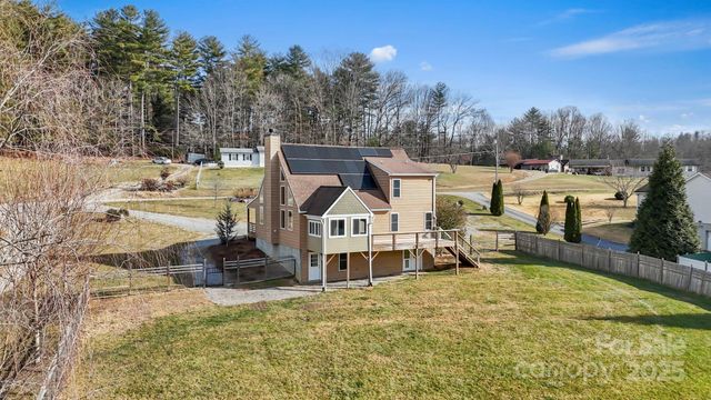 40 Forge Valley Drive, Mills River, NC 28759