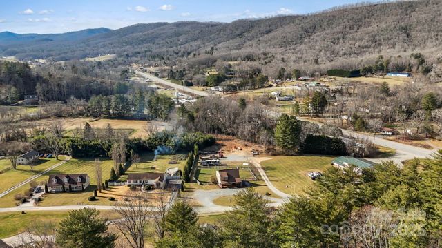 40 Forge Valley Drive, Mills River, NC 28759
