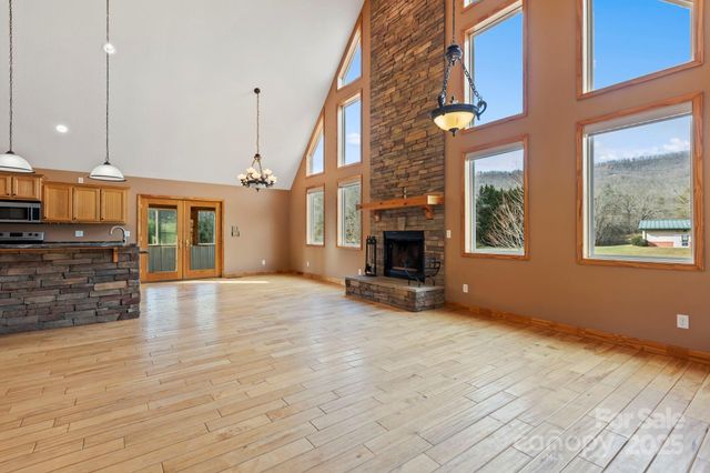 40 Forge Valley Drive, Mills River, NC 28759