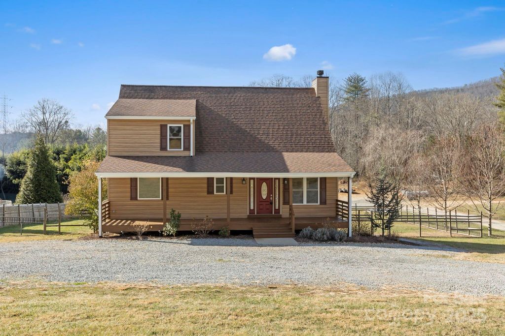 40 Forge Valley Drive, Mills River, NC 28759