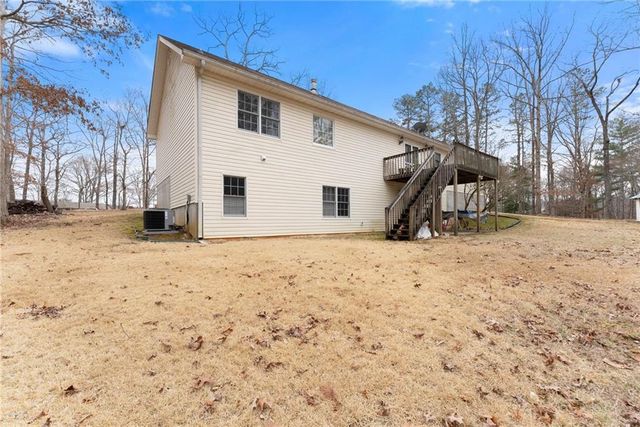 337 Claystone Walk, Cleveland, GA 30528