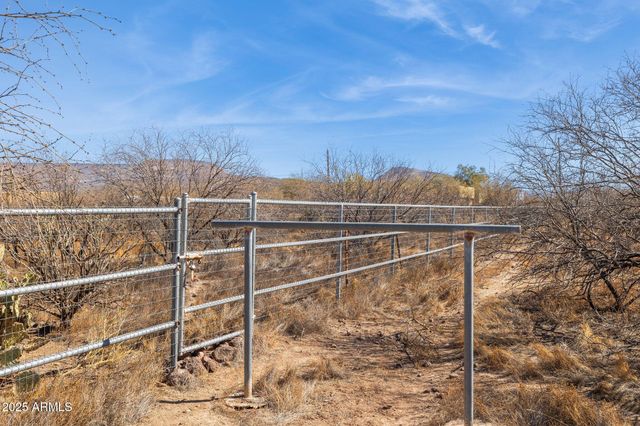 43228 N 14TH Street, New River, AZ 85087