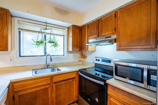 6 Eaton Court, Middletown, NY 10940