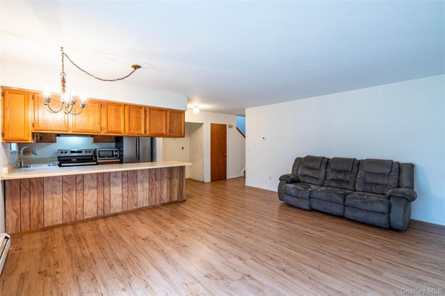 6 Eaton Court, Middletown, NY 10940