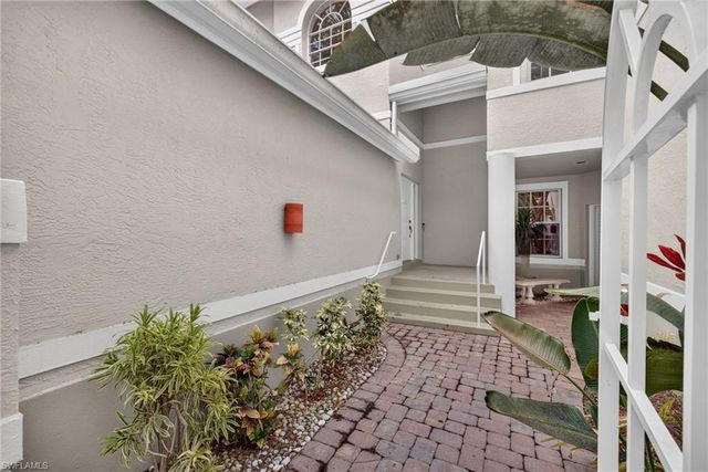 15173 Storrington PL E-201, Naples, FL 34110