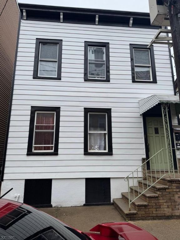 96 Nichols St, Newark City, NJ 07105