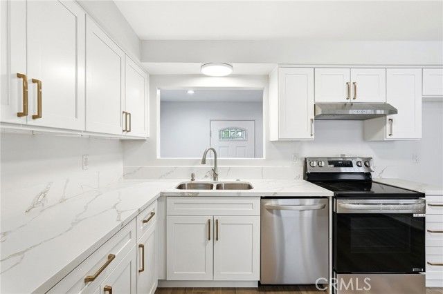 18932 Ballinger Street, Northridge (los Angeles), CA 91324