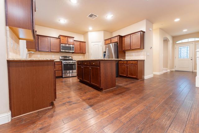 6162 E Farrin Avenue, Fresno, CA 93727