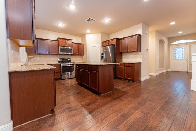 6162 E Farrin Avenue, Fresno, CA 93727