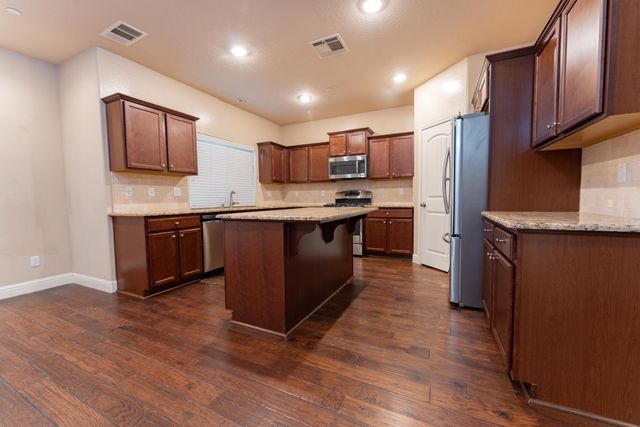 6162 E Farrin Avenue, Fresno, CA 93727