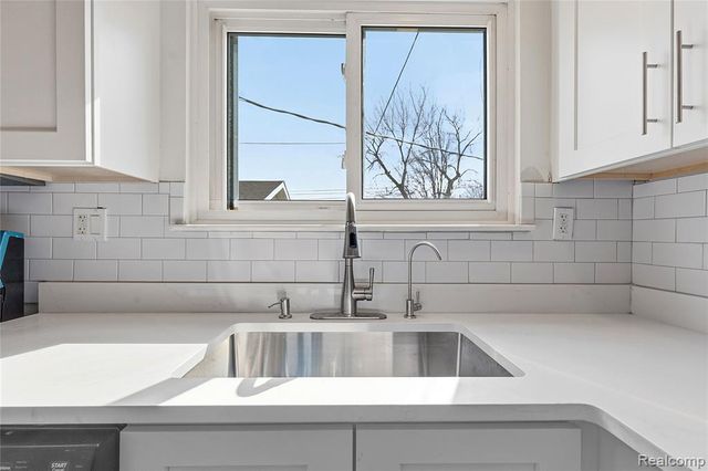 1575 W 13 Mile Road, Madison Heights, MI 48071