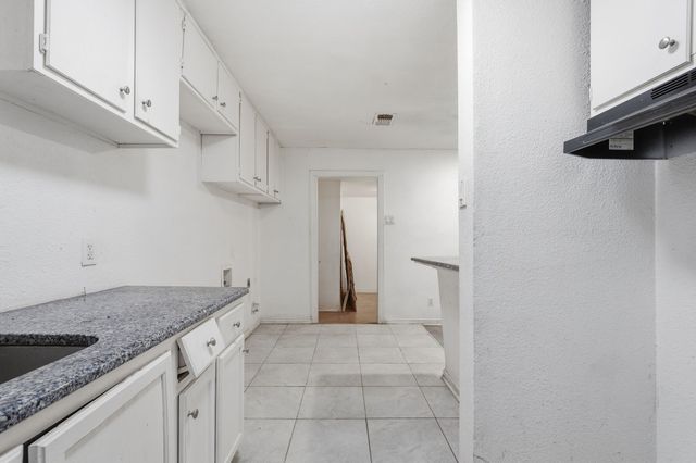 3408 S Hughes Avenue, Fort Worth, TX 76119