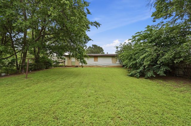 3408 S Hughes Avenue, Fort Worth, TX 76119