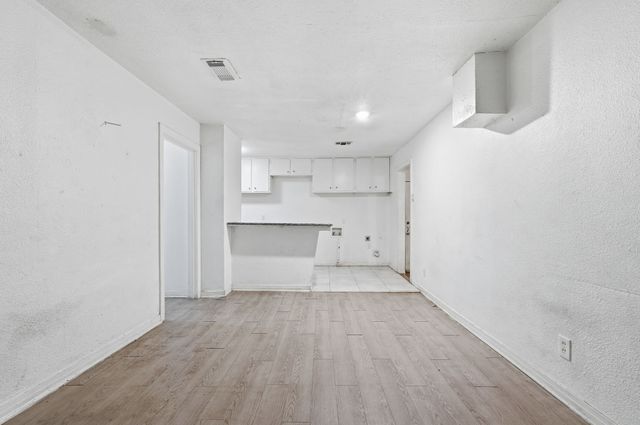 3408 S Hughes Avenue, Fort Worth, TX 76119